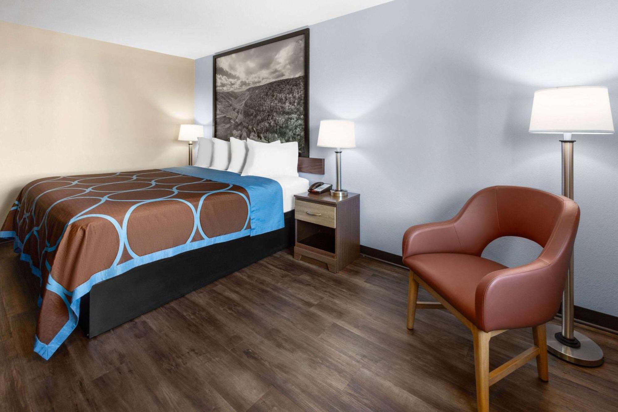 Super 8 By Wyndham Fairmont Hotel Kültér fotó