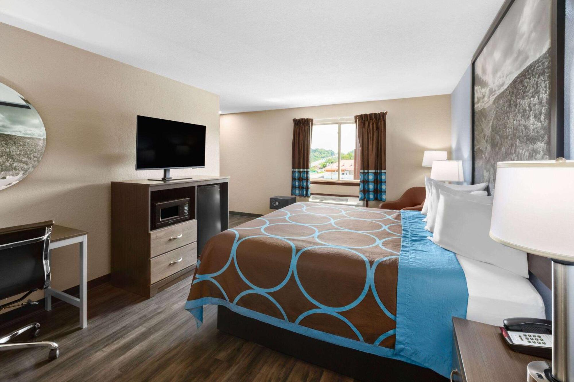 Super 8 By Wyndham Fairmont Hotel Kültér fotó